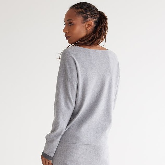 Sz US M Reitmans women Long-Sleeve V-Neck Sweater pullover 48%viscose grey - Picture 2 of 15